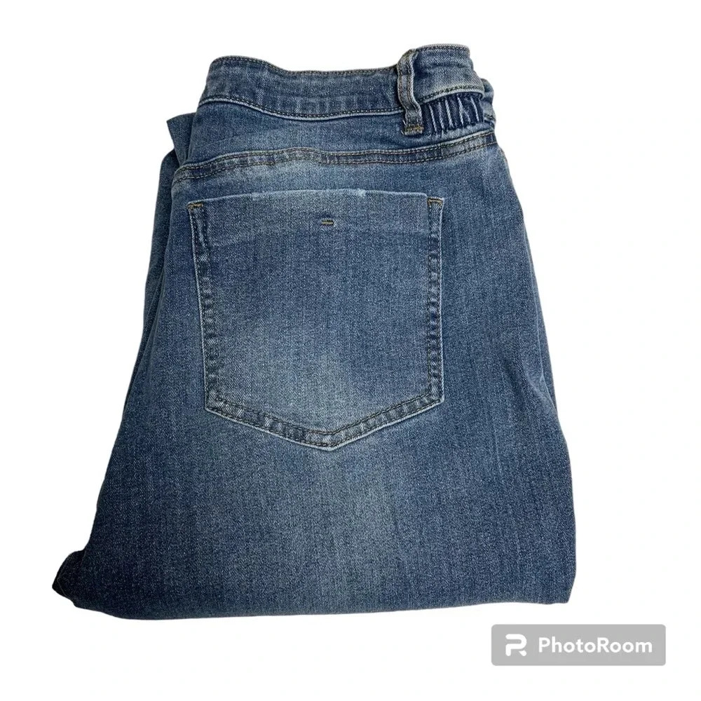 No Boundaries size 13 jeans some distressing straight leg